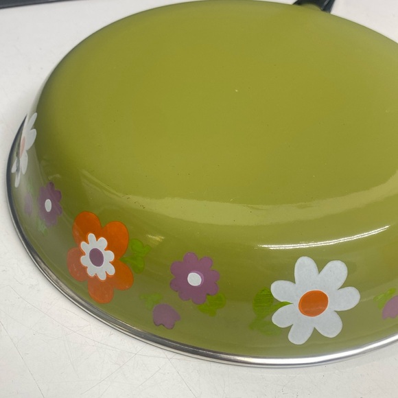 Daisy Flower Enameled Sauté Handled Pan - Picture 14 of 17